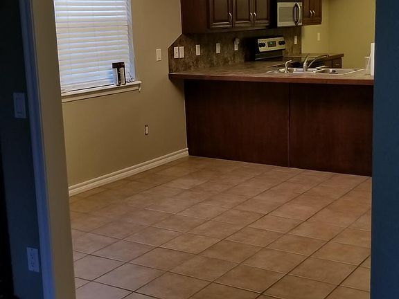 2nd image of 509 E Bryan Ave
