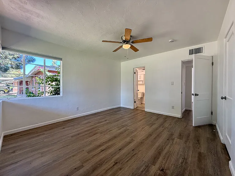 1514 W Rovey Ave — Photo 25
