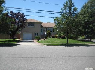 2716 Wynsum Ave, Merrick, NY 11566