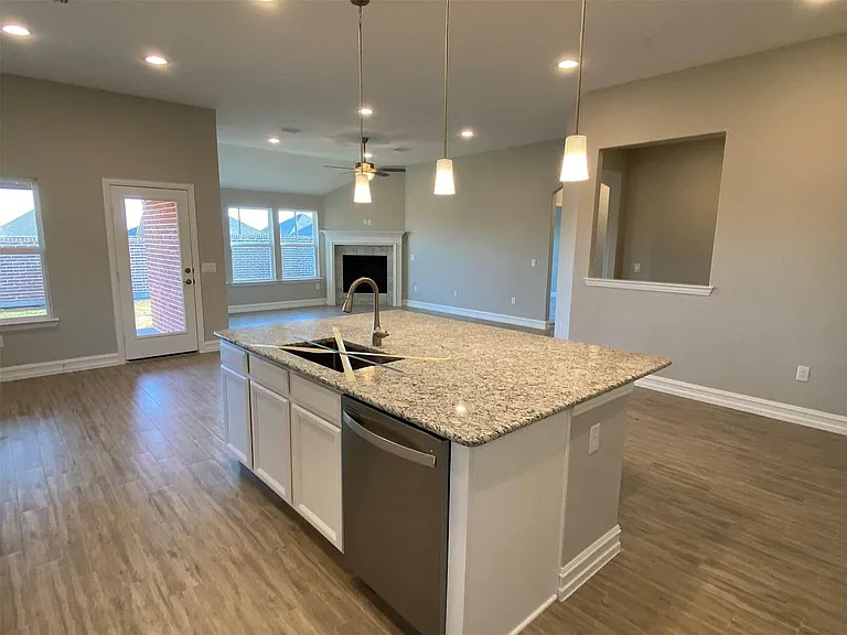 2816 Redbud Ln — Photo 5