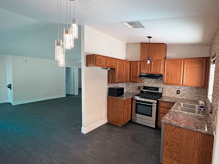 5858 Allegro Ave — Photo 4