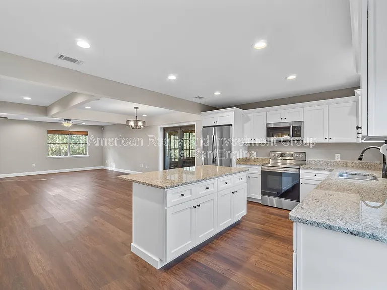 1315 Grandview Dr — Photo 9