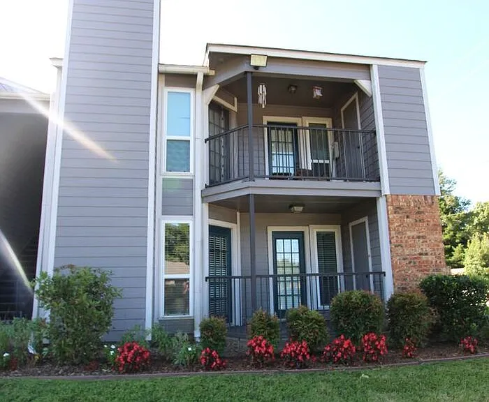 420 W Heritage Dr #211 — Photo 2