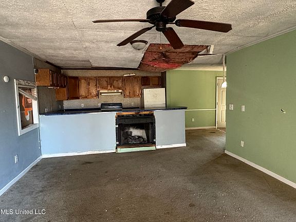 3rd image of 212 Lou Ann St