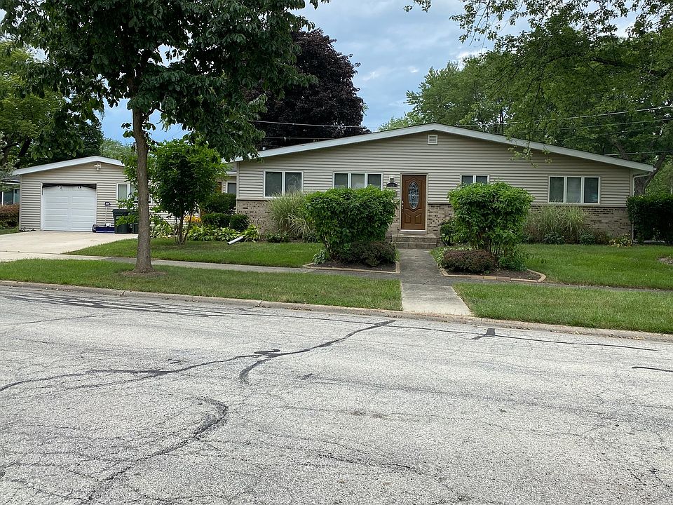 1st image of 724 E Eisenhower Ave