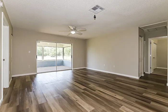 3 bed, 2.0 bath, 1275 sqft, $1,945 — Photo 2