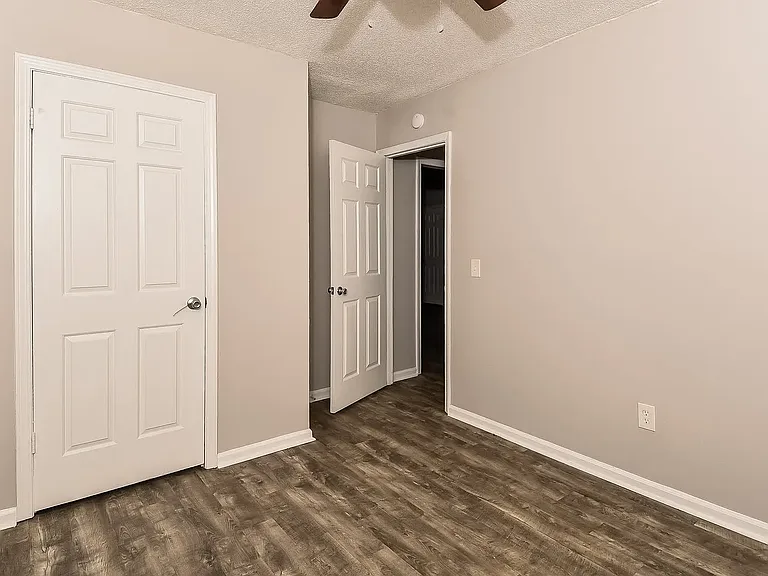 121 Stonemill Ct — Photo 6