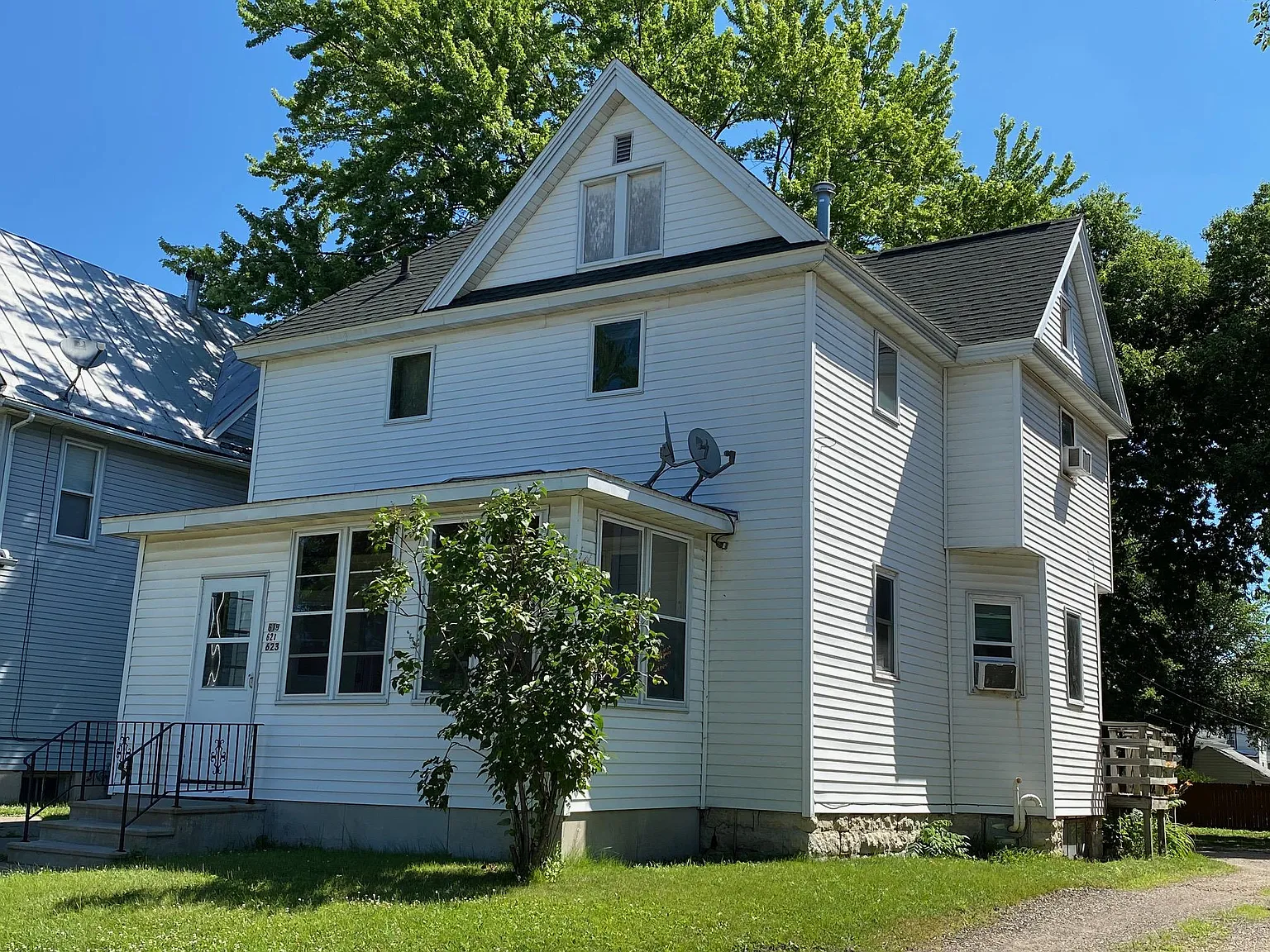 3 bed, $999 — Photo 1