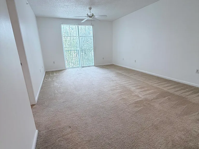 630 Sapodilla Ave #323 — Photo 8