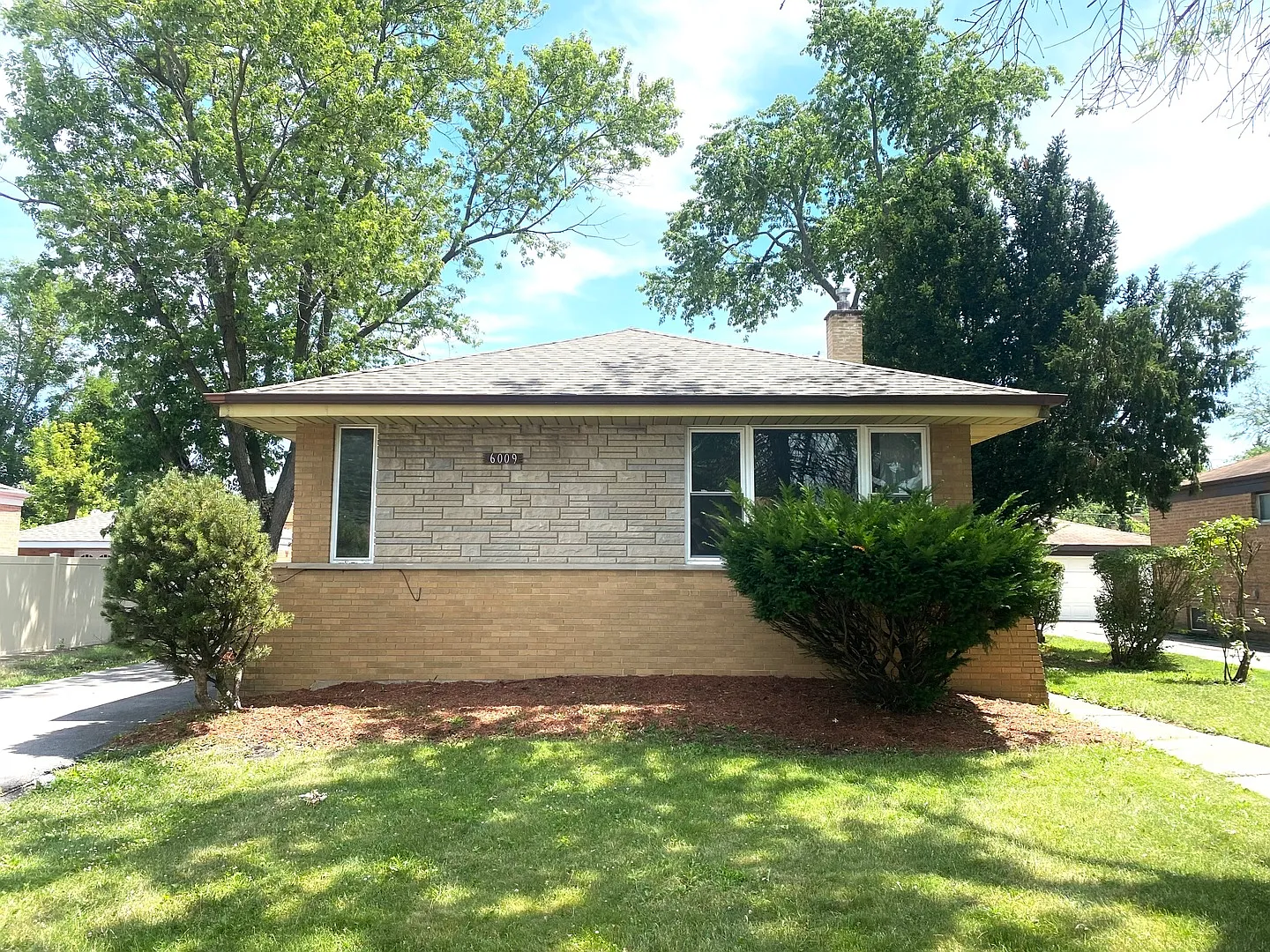 16009 Debbie Ln photo 1