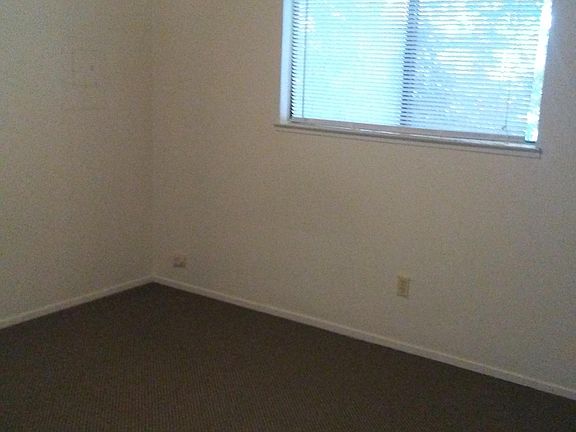 4th image of 2657 Lakeshore Blvd APT 5