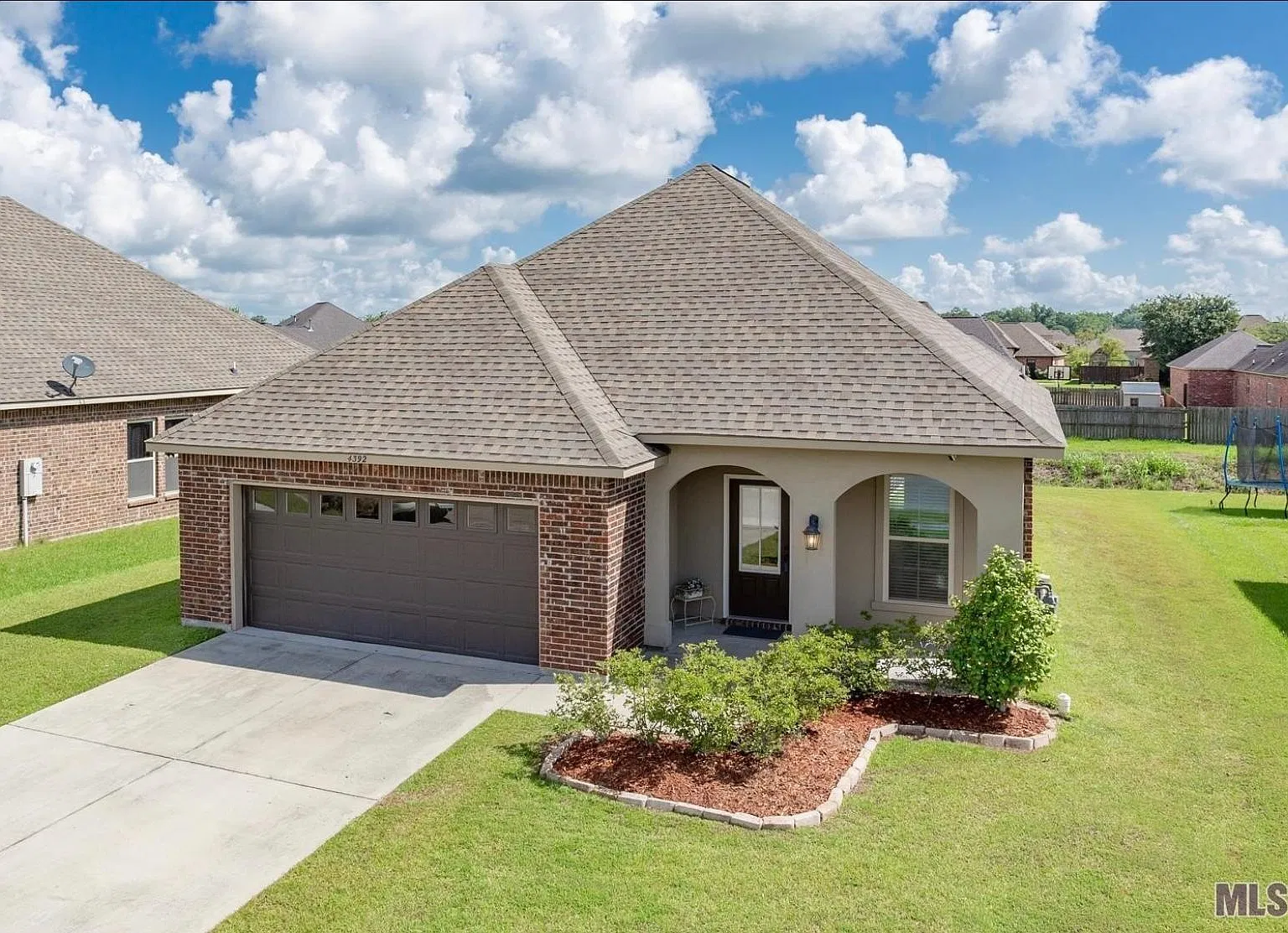 3 bed, 1642 sqft, $2,200 — Photo 1