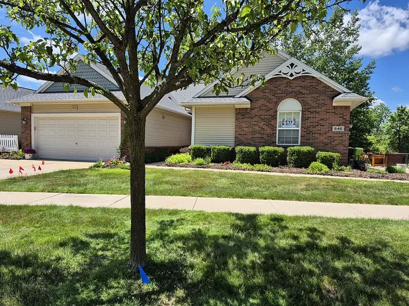 646 Shoreline Dr, Fenton, MI 48430
