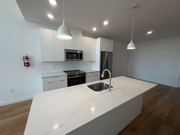 3rd image of 175-77 W 7th St #502
