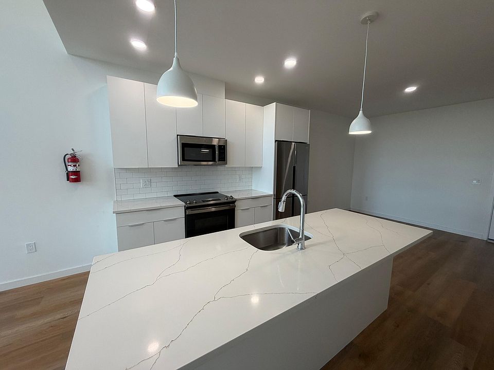 1st image of 176 W 7th St #52E
