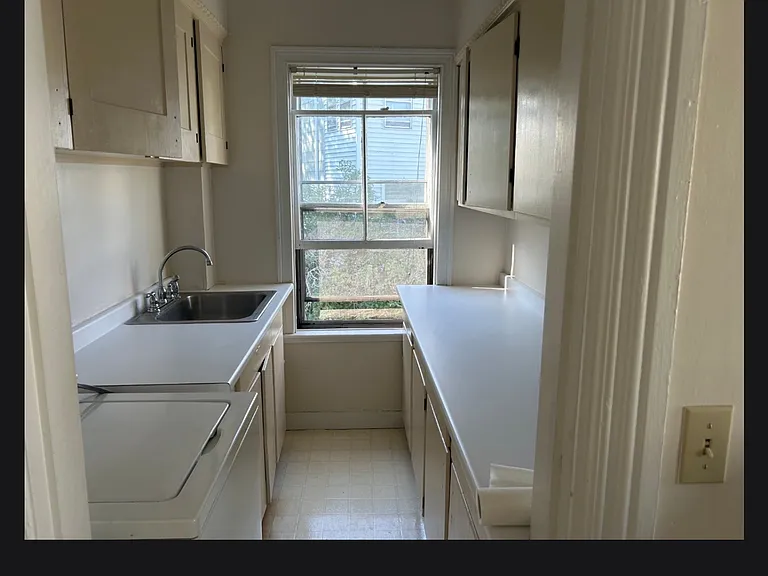 241 Washington St — Photo 8