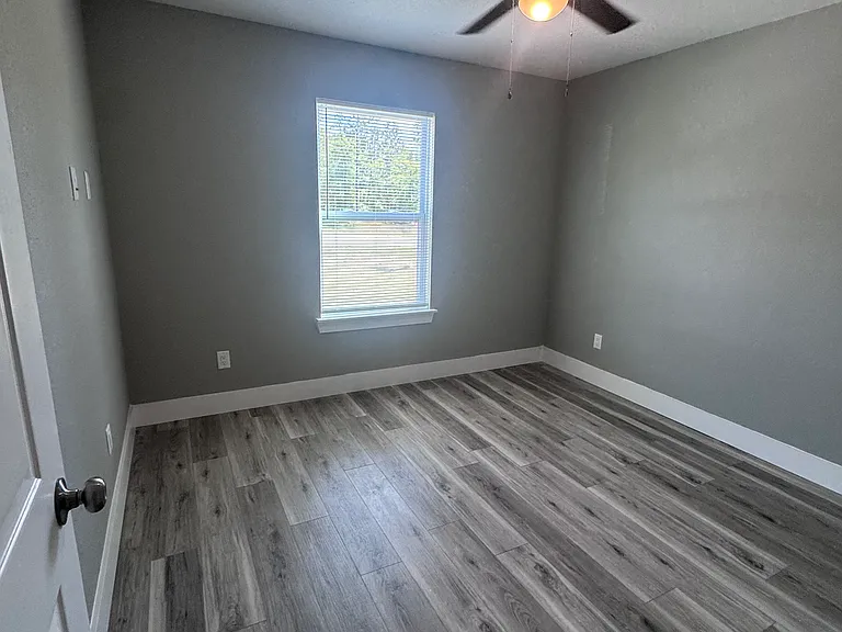 192 W Oleander Ave — Photo 5