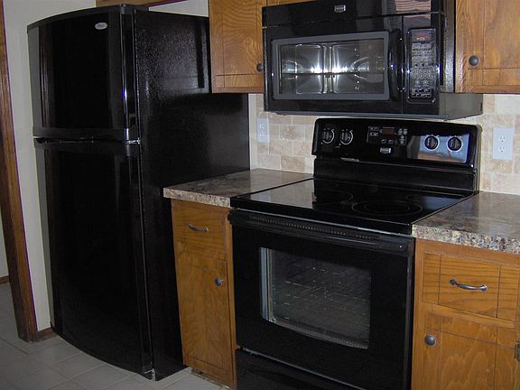 4th image of 611 SW 62nd St
