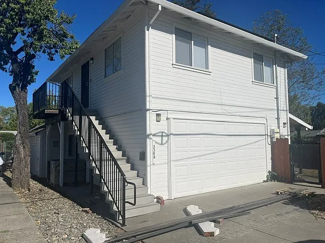 2 bed, 850 sqft, $2,450 — Photo 1