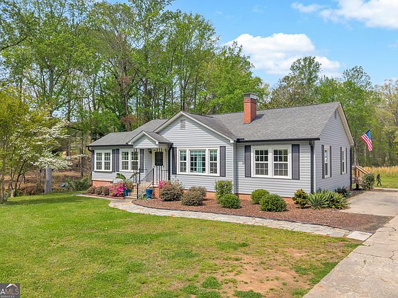3rd image of 261 Oak Valley Rd