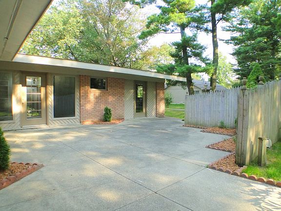 3rd image of 1700 Lawrence Dr