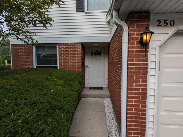 250 Essex Pl, Wilmette, IL 60091