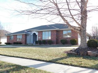 17615 Troon Cir, Omaha, NE 68136