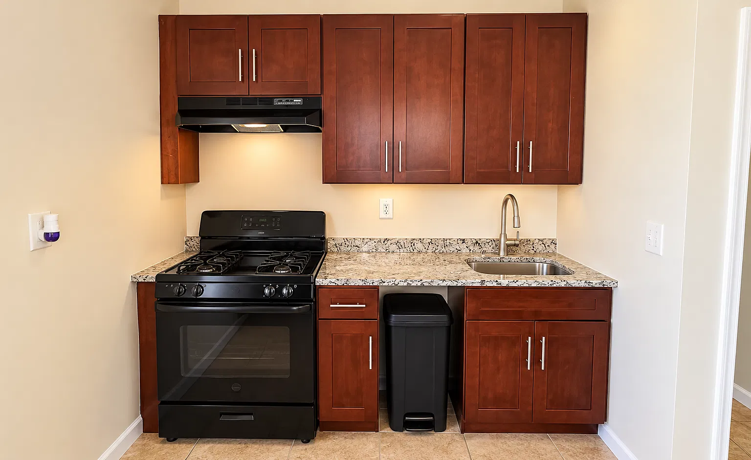 3 bed, 1.5 bath, 1200 sqft, $2,145 — Photo 2