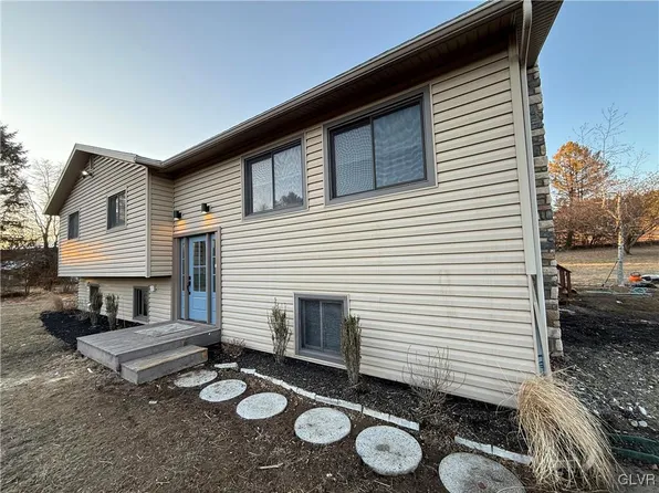 7555 Flint Hill Rd, New Tripoli, PA 18066