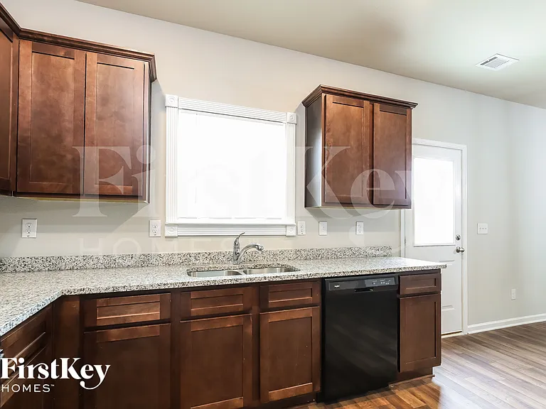1006 Independence Ave — Photo 7