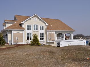 1518 Cambridge Dr, Hubertus, WI 53033