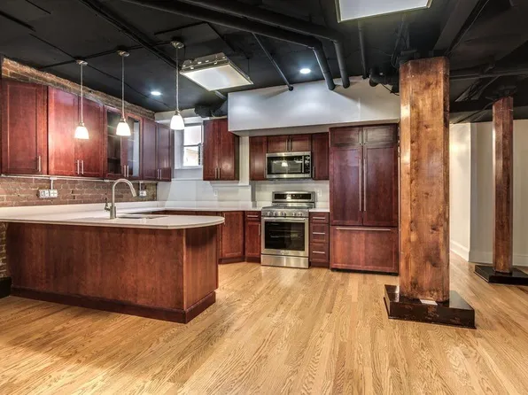 1033 Beacon St #B, Brookline, MA 02446