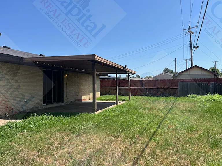 4304 NW 11th St — Photo 33