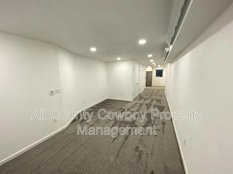 1710 1/2 Walsh Ct — Photo 2