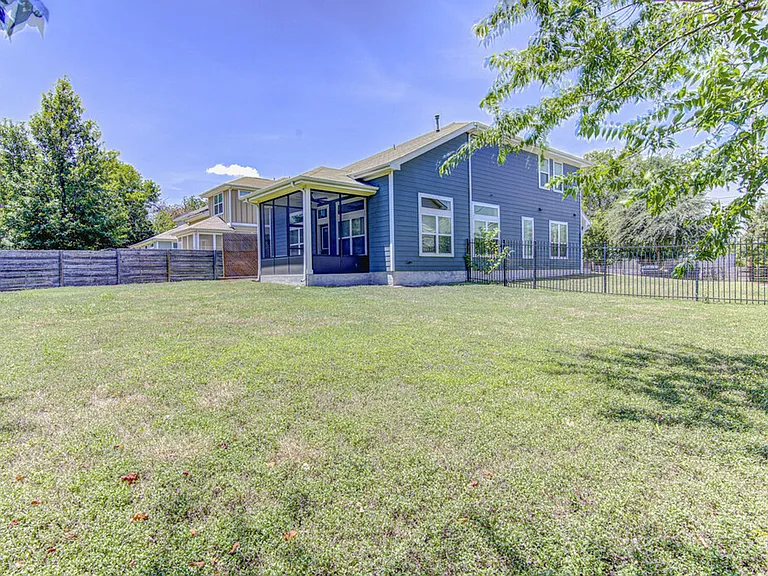 2117 Maxwell Ln — Photo 29