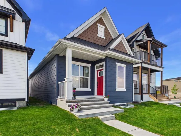 11 Royston Rise NW, Calgary, AB T3L 0J2