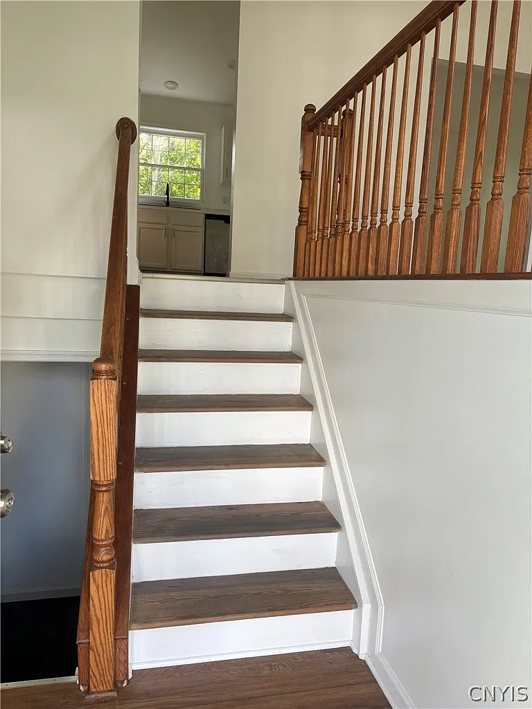 3 bed, 2.0 bath, 1376 sqft, $2,500 — Photo 2