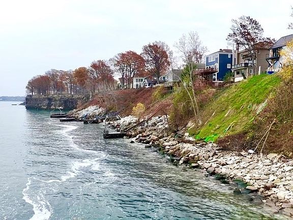 2nd image of 31600 Lake Rd