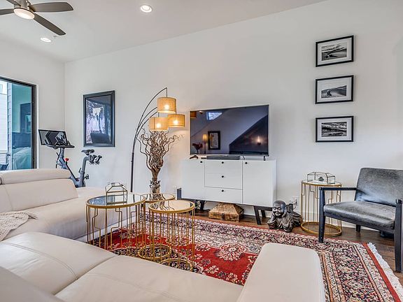 5th image of 1606 N Hackberry St #304