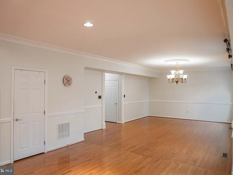 18136 Prestwick Ter — Photo 12