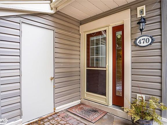 2nd image of 470 Oxbow Cres
