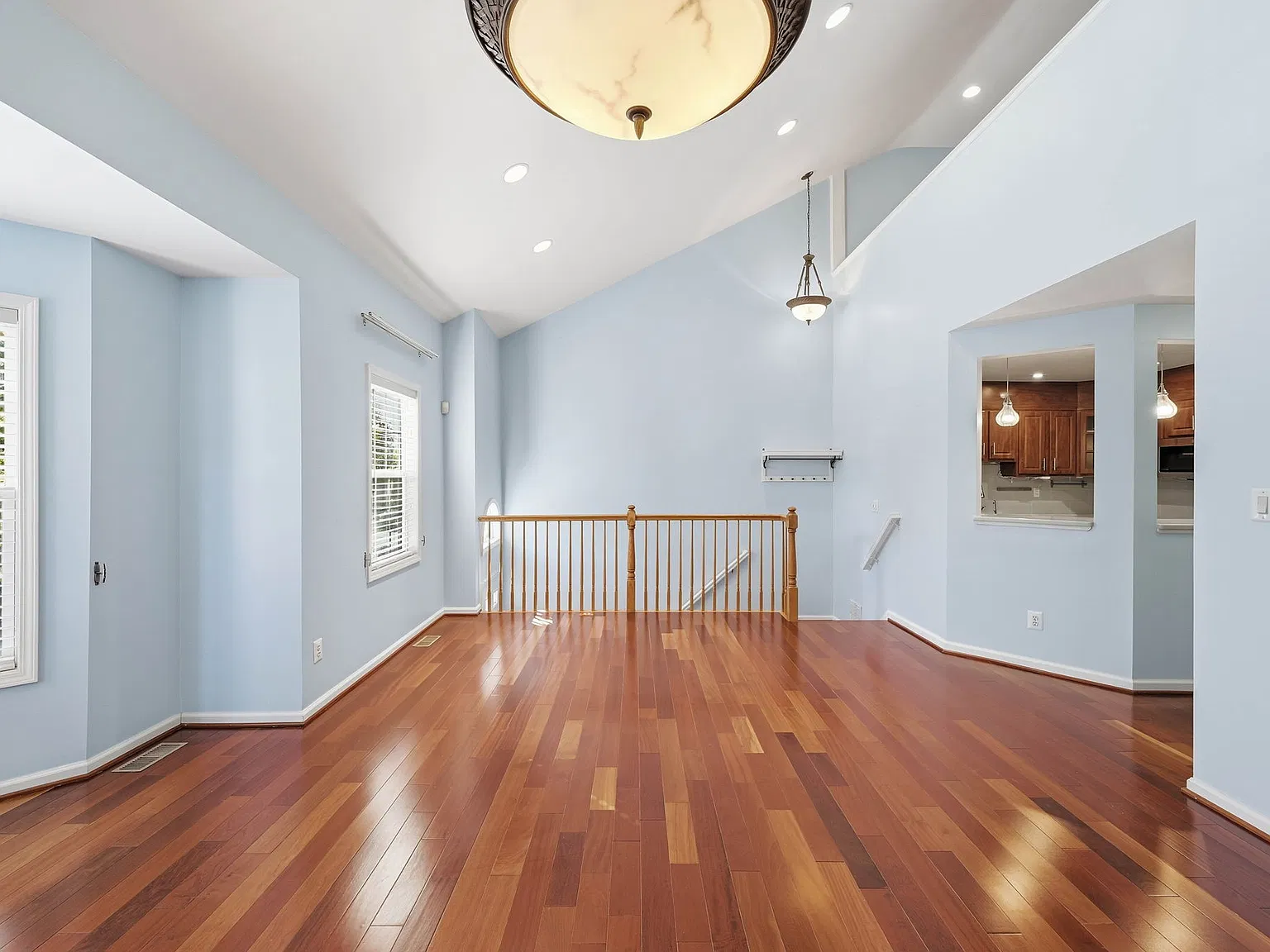 2 bed, 2300 sqft, $4,200 — Photo 4