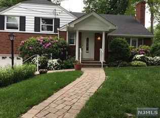 126 Sussex Rd, Tenafly, NJ 07670