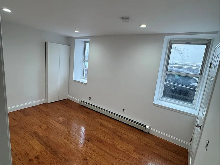 2031 Tomlinson Ave #1R — Photo 12
