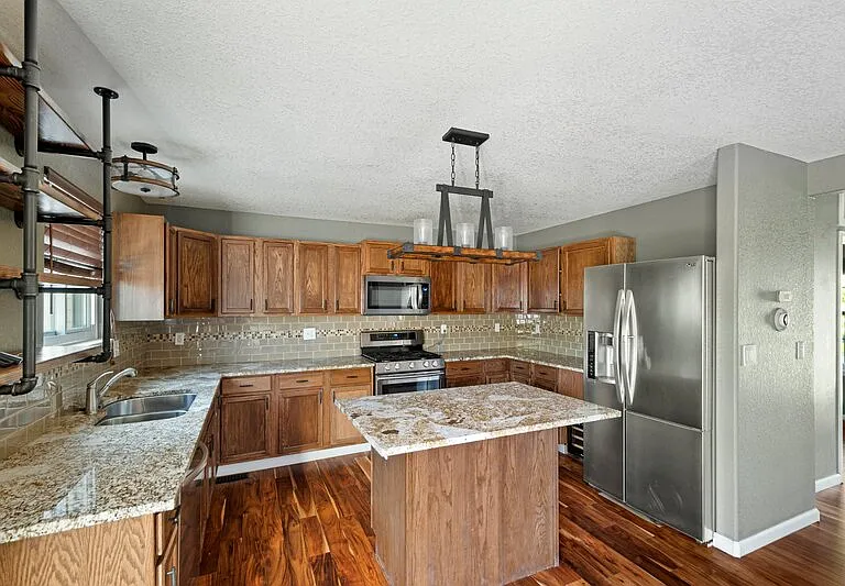 4635 W 63rd Pl — Photo 5