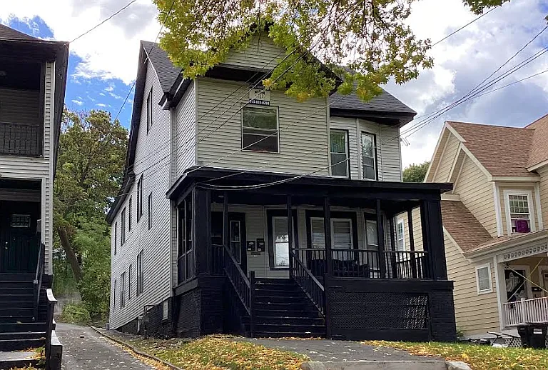 1524 E Genesee St — Photo 14
