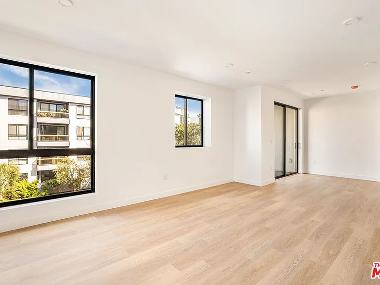 2361 Fox Hills Dr #201 — Photo 6