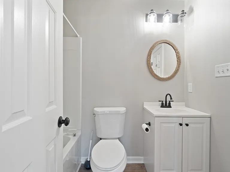 945 Captains Ct — Photo 17