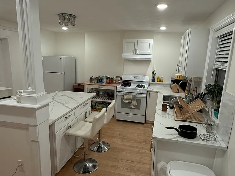 37 Oak St — Photo 4