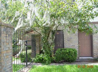 57 Cherrywood Ct, Lake Jackson, TX 77566